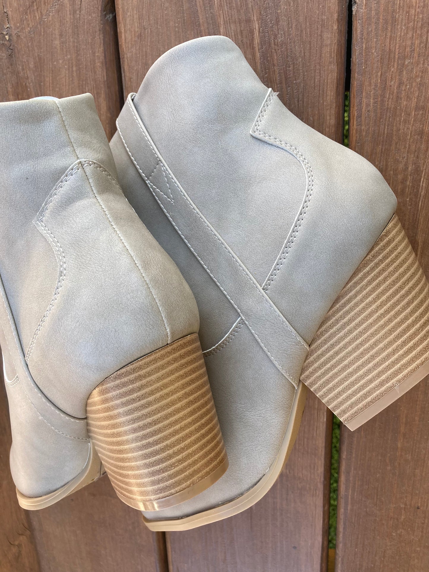 Qupid Vacay distressed booties