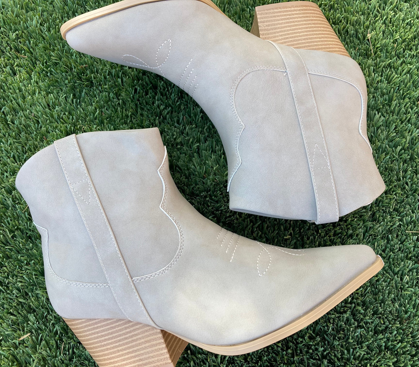 Qupid Vacay distressed booties